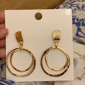 medium sized gold earrings